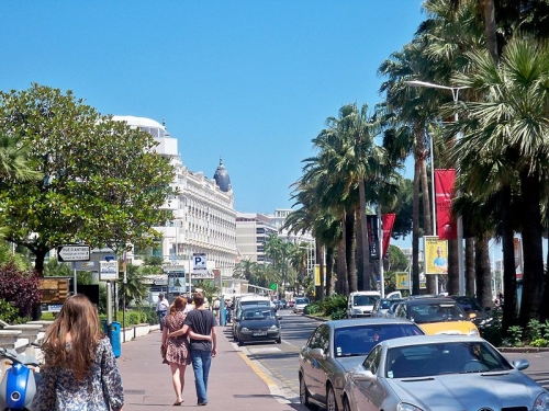 Promenade de la Croisette et le port de Cannes