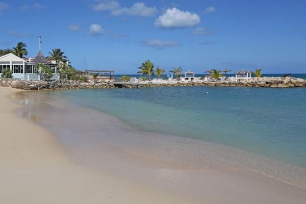 Ocean Point Resort and Spa beach