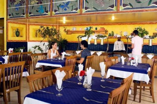 Hotel Neptuno Triton exterior