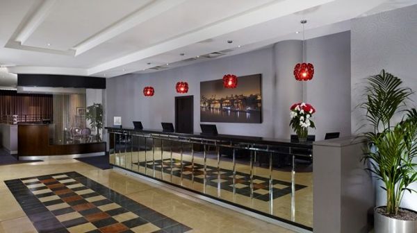 Double Tree By Hilton London Chelsea exterior