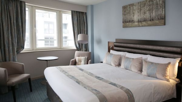Double Tree By Hilton London Chelsea exterior