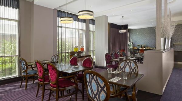 Double Tree By Hilton London Chelsea exterior