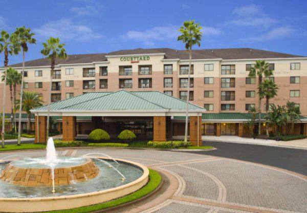 Courtyard Orlando LBV in the Marriott Village entrance