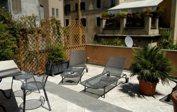 Hotel Accademia entrance