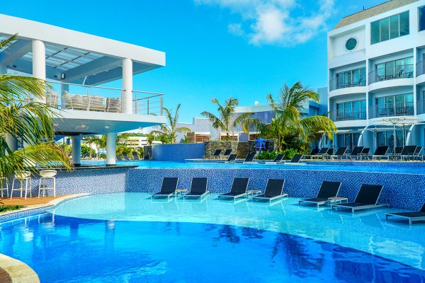Harbor Club exterior