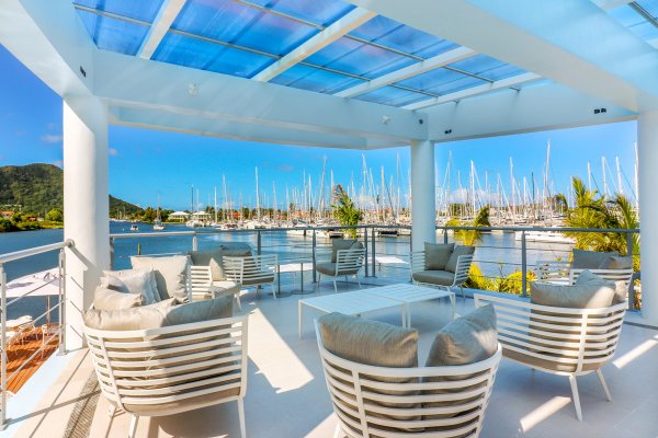 Harbor Club exterior