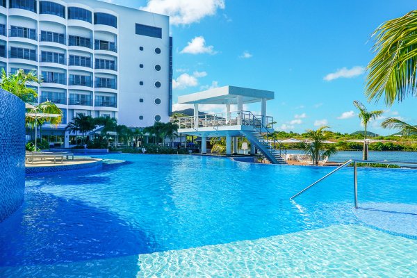 Harbor Club exterior
