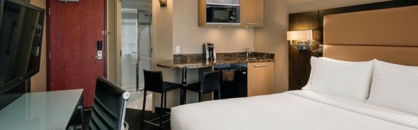 Holiday Inn Hotel and Suites Downtown Vancouver entrée