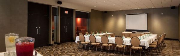Holiday Inn Hotel and Suites Downtown Vancouver entrée