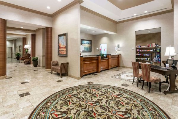Hawthorn Suites by Wyndham West Palm Beach exterior