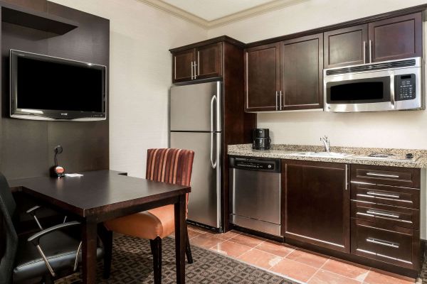 Hawthorn Suites by Wyndham West Palm Beach exterior