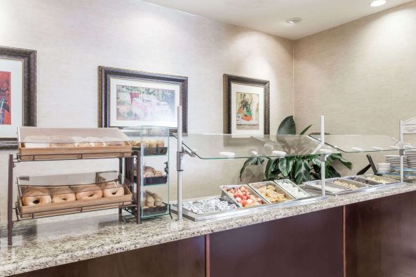 Hawthorn Suites by Wyndham West Palm Beach exterior