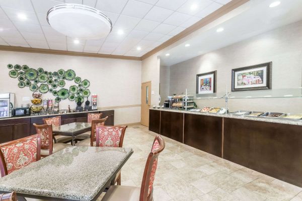 Hawthorn Suites by Wyndham West Palm Beach exterior