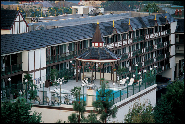 Camelot Inn And Suites exterior