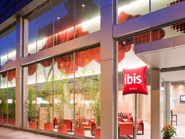 Ibis Barcelona Pza Glories 22 exterior