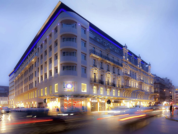 Adagio Brussels Centre Monnaie exterior at night