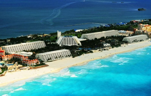 Grand Oasis Cancun beach