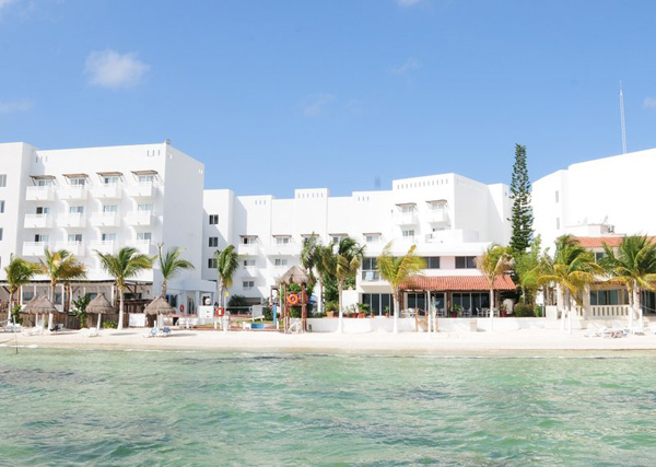 Holiday Inn Cancun entrance