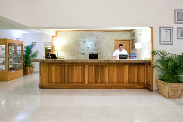 Holiday Inn Cancun entrance