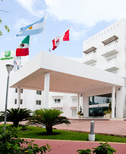 Holiday Inn Cancun entrance