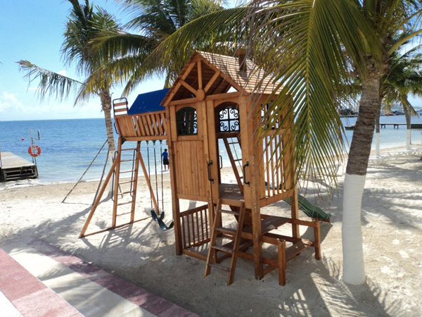 Holiday Inn Cancun entrance