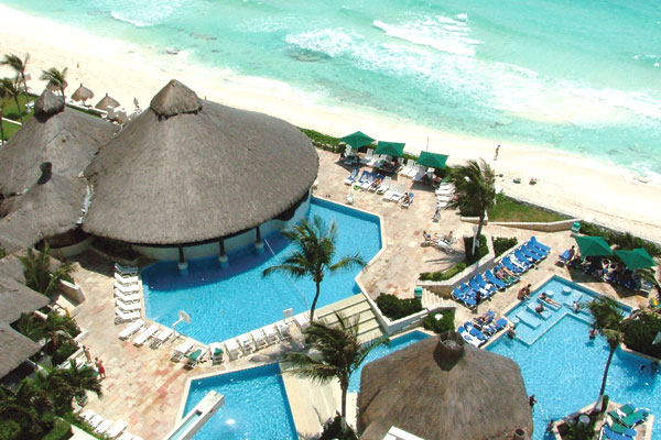 Royal Solaris Cancun exterior