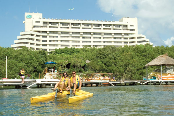 Royal Solaris Cancun exterior