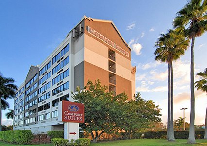 Comfort Suites Airport and Cruise Port exterior