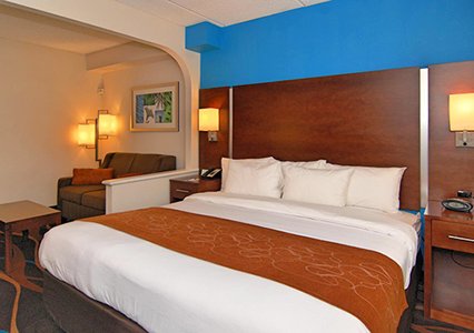 Comfort Suites Airport and Cruise Port exterior
