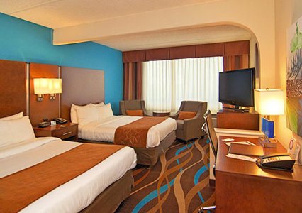 Comfort Suites Airport and Cruise Port exterior