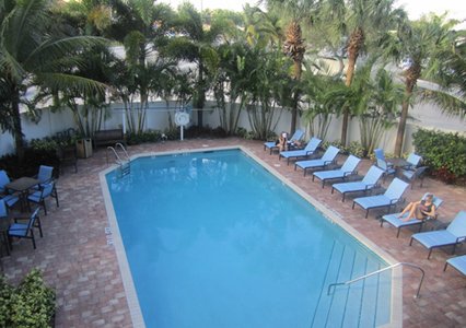 Comfort Suites Airport and Cruise Port exterior