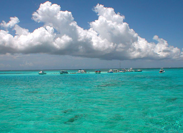 Holiday Inn Grand Cayman exterior