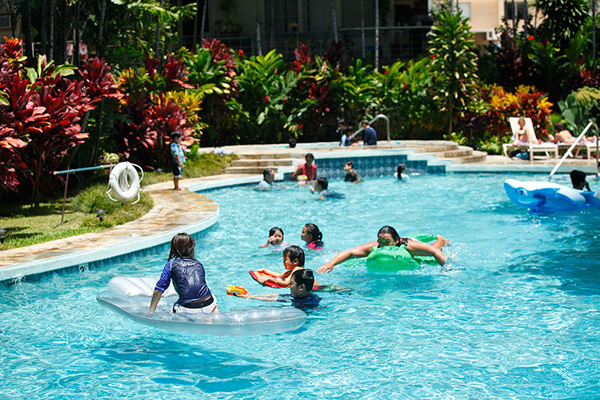 Waikiki Sand Villa exterior