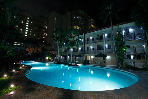 Waikiki Sand Villa exterior