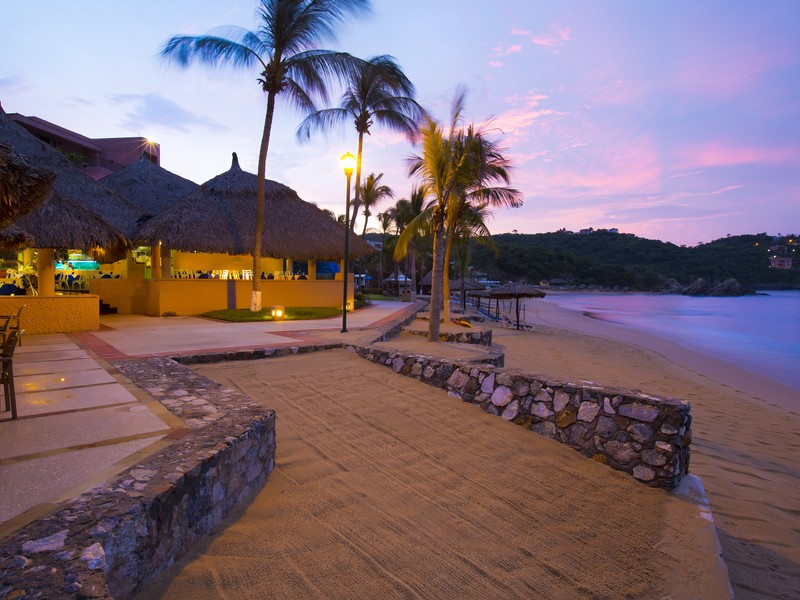 Barcleo Huatulco exterior