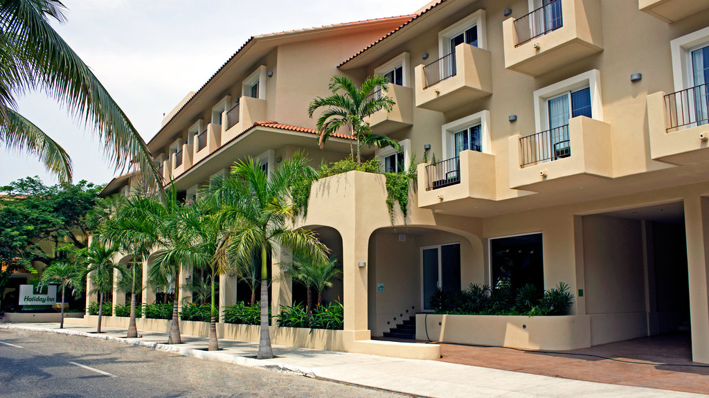 Holiday Inn Huatulco exterior