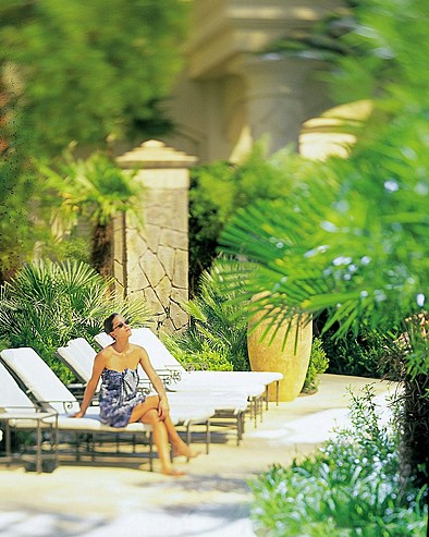 Four Seasons interior