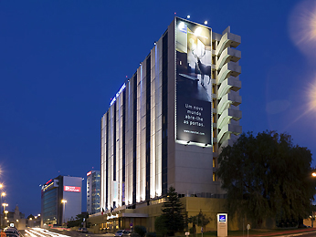 Novotel Lisboa exterior at night