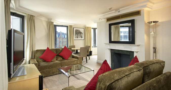 Hilton Metropole bar