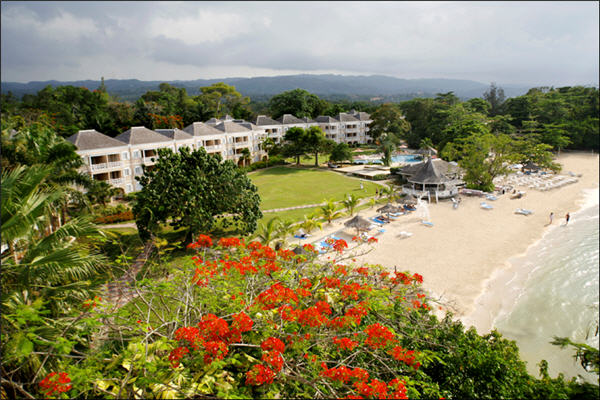 Couples Sans Souci beach