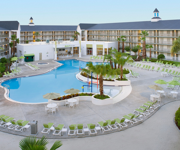 Avanti Orlando Hotel extérieur le soir