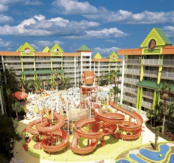 Nickelodeon Suites Resort  extérieur le soir