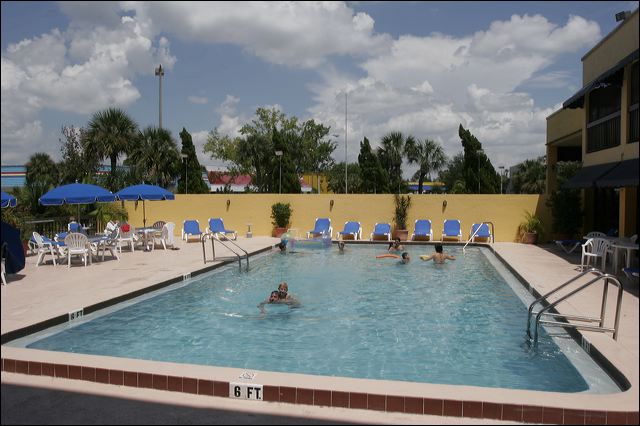 Orlando Continental Plaza exterior