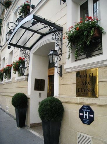 Hotel Arc Elysees entrance