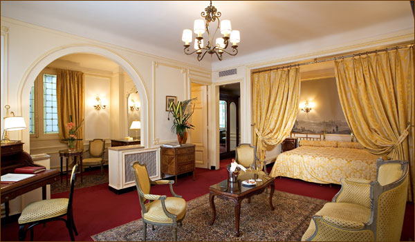 Hotel Regina Paris extérieur 2