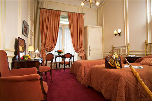 Hotel Regina Paris extérieur 2