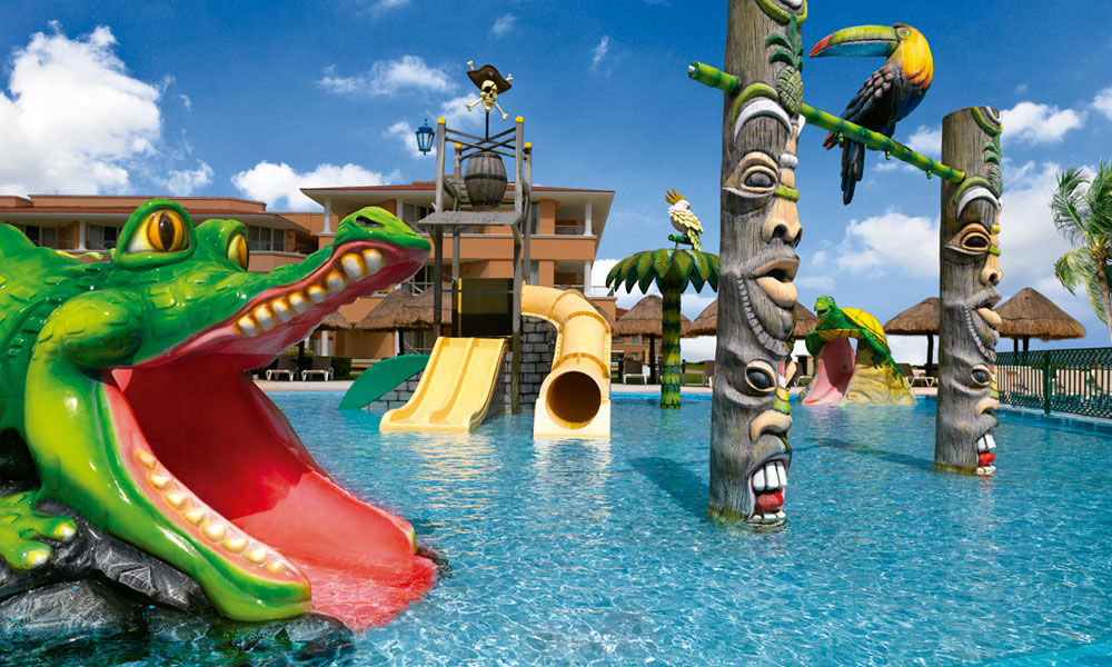 Moon Palace pool