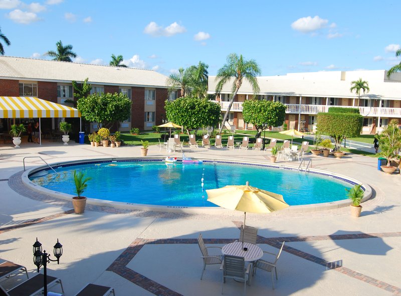 Best Western Palm Beach Lakes exterior